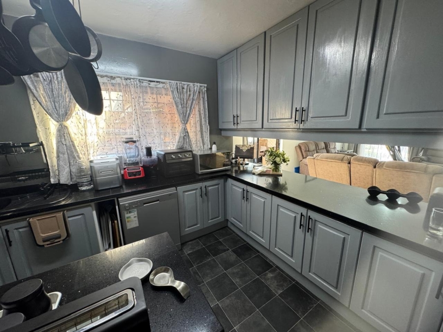 To Let 3 Bedroom Property for Rent in Weavind Park Gauteng