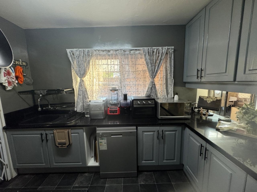 To Let 3 Bedroom Property for Rent in Weavind Park Gauteng