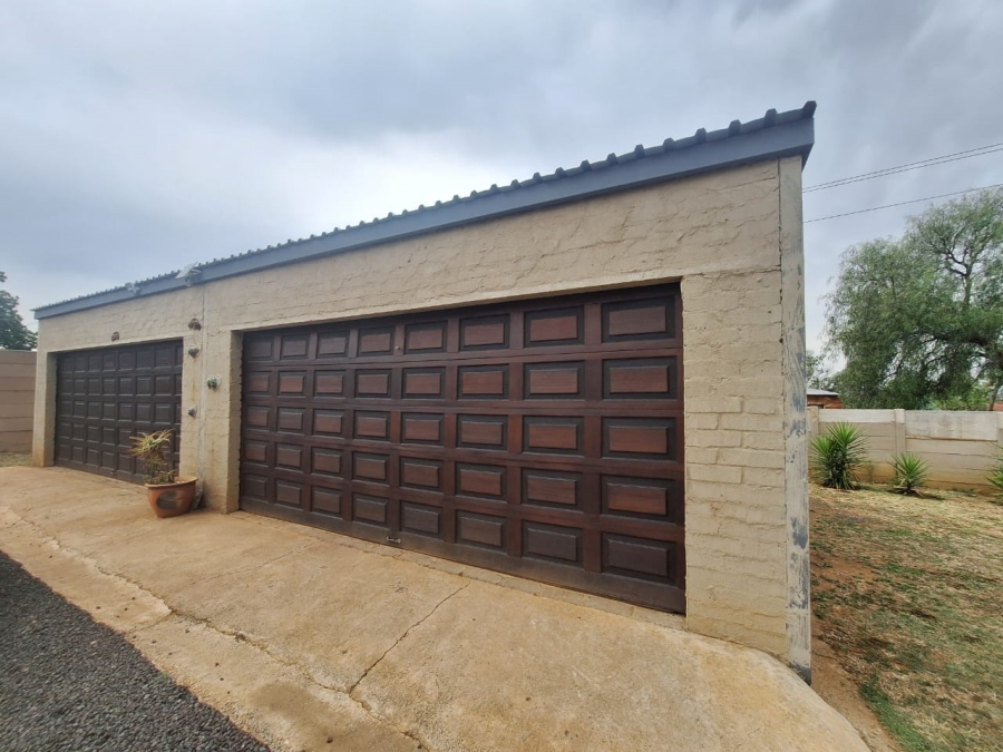 5 Bedroom Property for Sale in Vaal Marina Gauteng