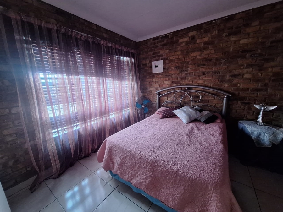5 Bedroom Property for Sale in Vaal Marina Gauteng