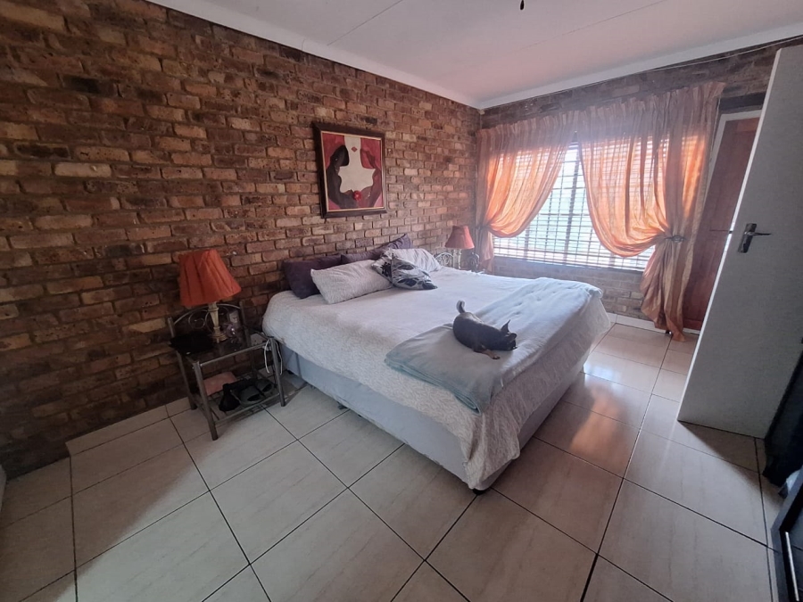 5 Bedroom Property for Sale in Vaal Marina Gauteng
