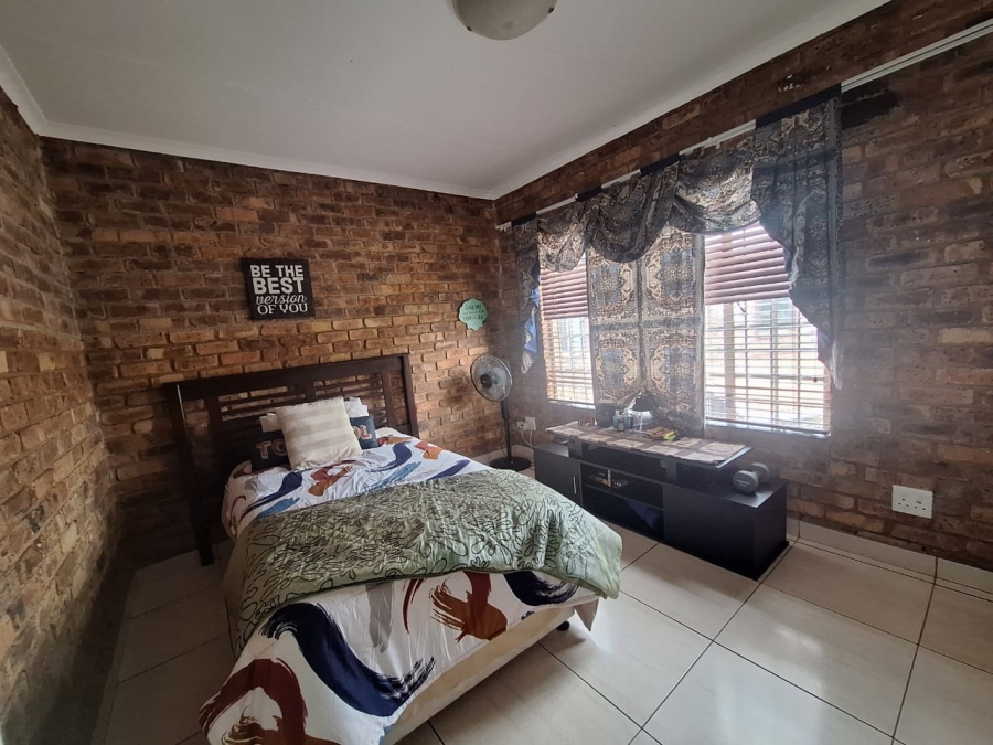 5 Bedroom Property for Sale in Vaal Marina Gauteng
