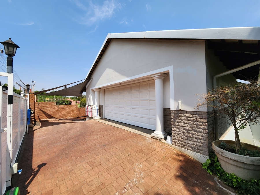 4 Bedroom Property for Sale in Waterkloof Ridge Gauteng