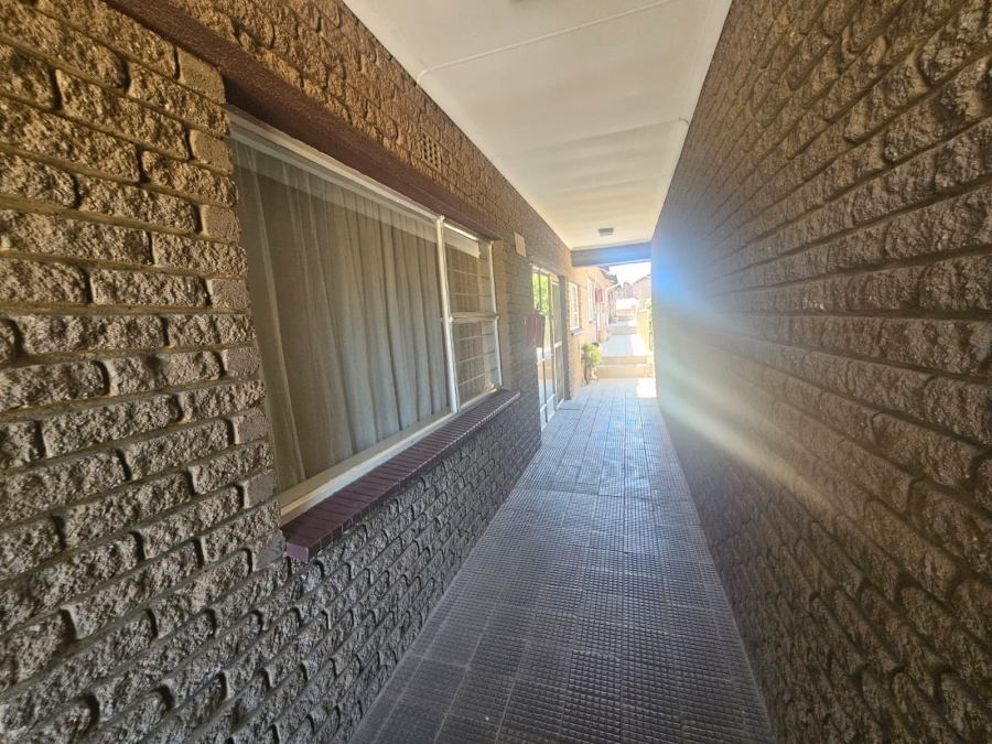 2 Bedroom Property for Sale in Greenhills Gauteng