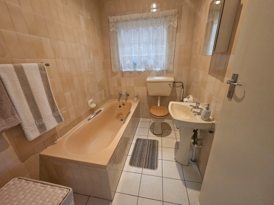 2 Bedroom Property for Sale in Greenhills Gauteng