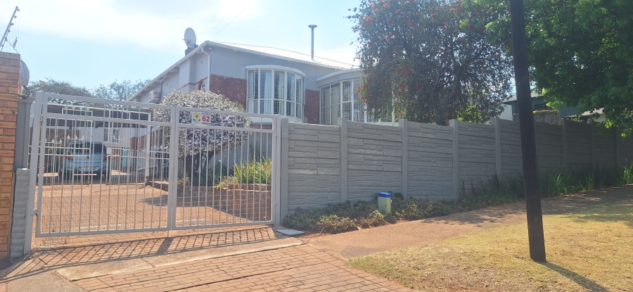 4 Bedroom Property for Sale in Krugersdorp North Gauteng