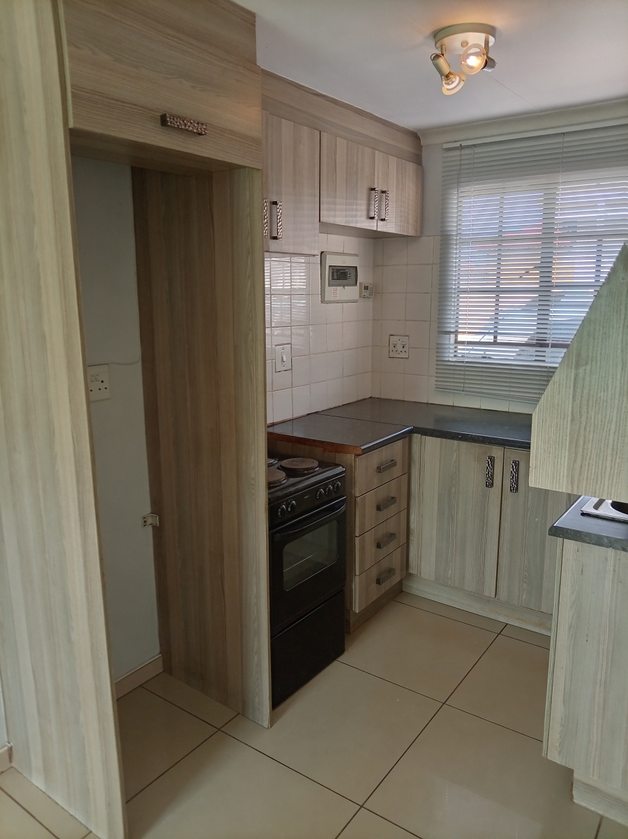 2 Bedroom Property for Sale in Crystal Park Gauteng