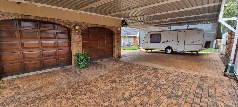 4 Bedroom Property for Sale in Sunward Park Gauteng