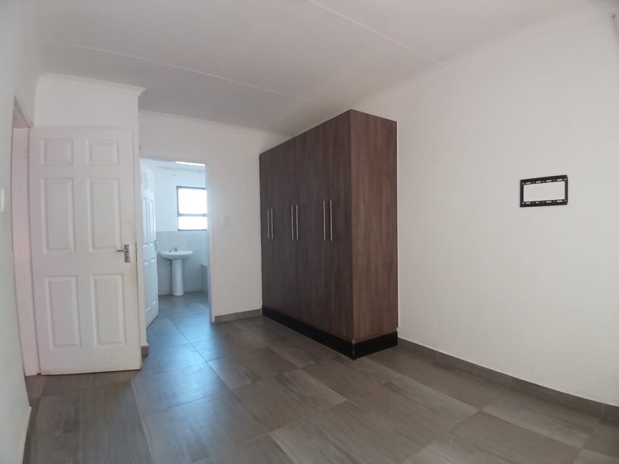 3 Bedroom Property for Sale in Azaadville Gardens Gauteng