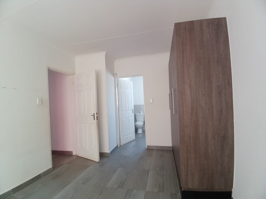 3 Bedroom Property for Sale in Azaadville Gardens Gauteng