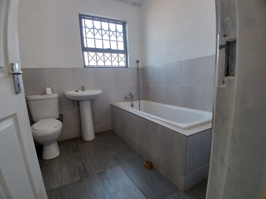 3 Bedroom Property for Sale in Azaadville Gardens Gauteng