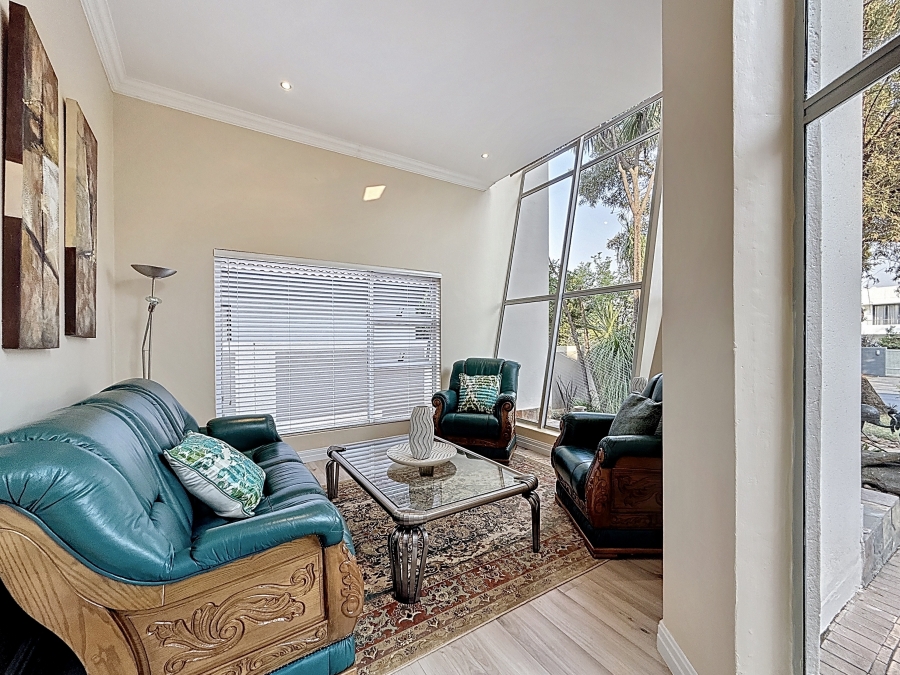 To Let 4 Bedroom Property for Rent in Silver Lakes Golf Estate Gauteng