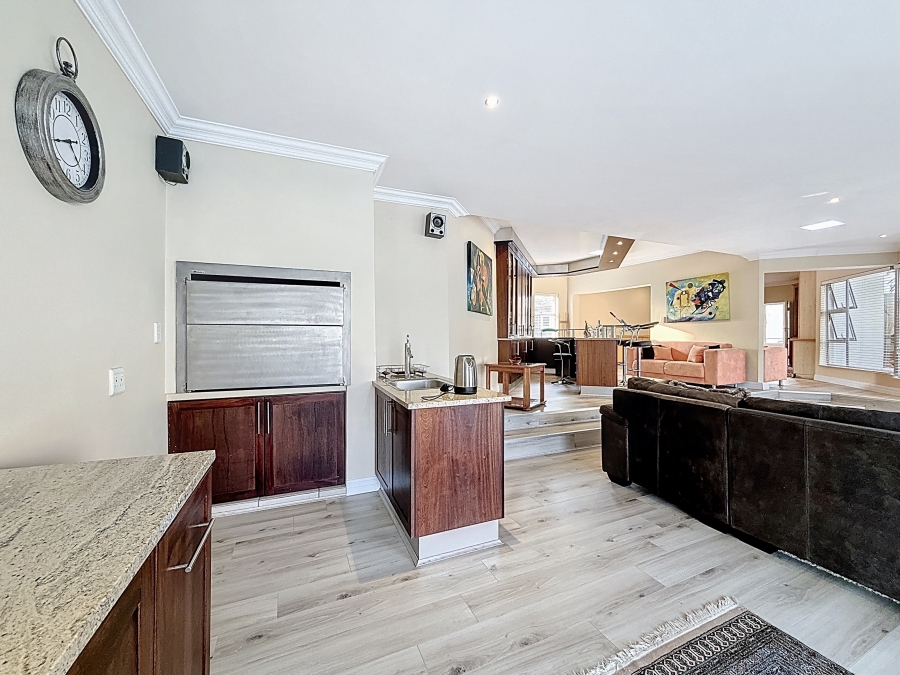 To Let 4 Bedroom Property for Rent in Silver Lakes Golf Estate Gauteng