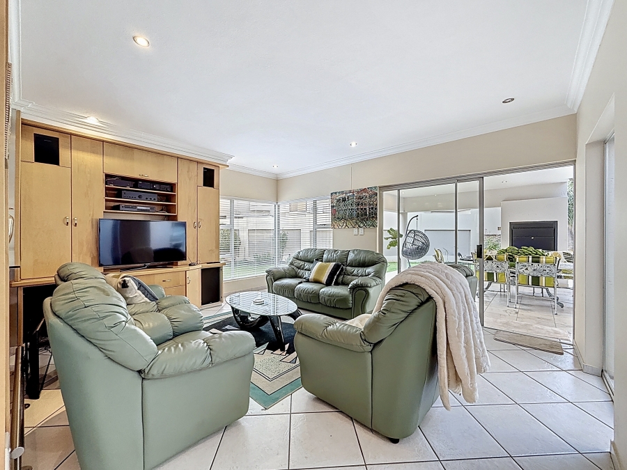 To Let 4 Bedroom Property for Rent in Silver Lakes Golf Estate Gauteng