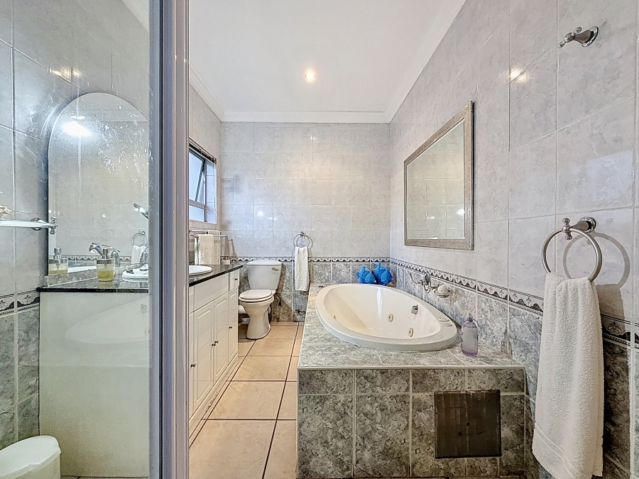 To Let 4 Bedroom Property for Rent in Silver Lakes Golf Estate Gauteng