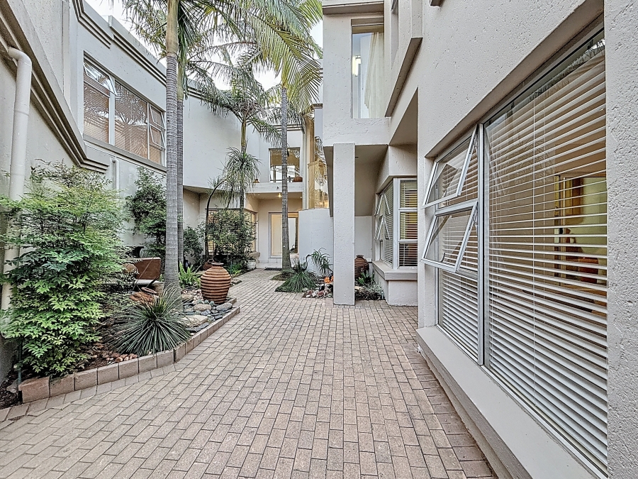 To Let 4 Bedroom Property for Rent in Silver Lakes Golf Estate Gauteng