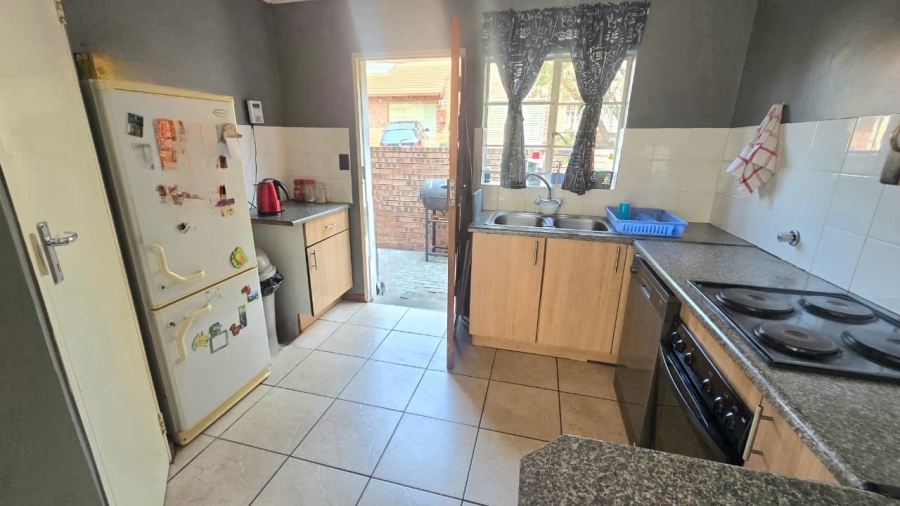 2 Bedroom Property for Sale in The Reeds Gauteng