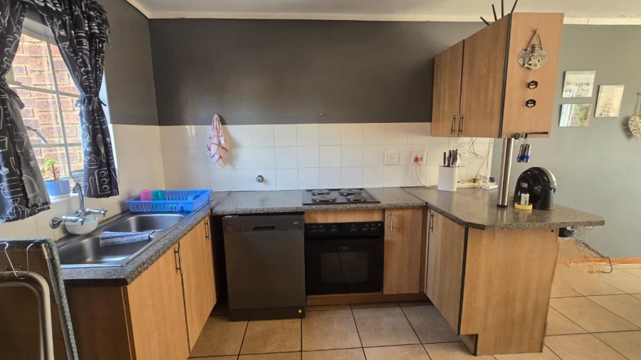 2 Bedroom Property for Sale in The Reeds Gauteng