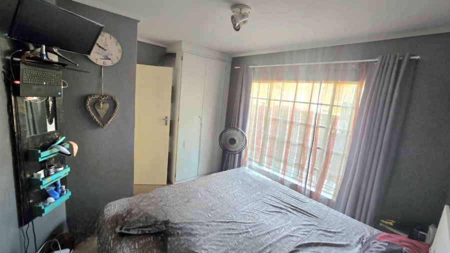 2 Bedroom Property for Sale in The Reeds Gauteng