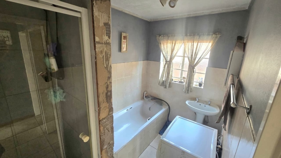 2 Bedroom Property for Sale in The Reeds Gauteng