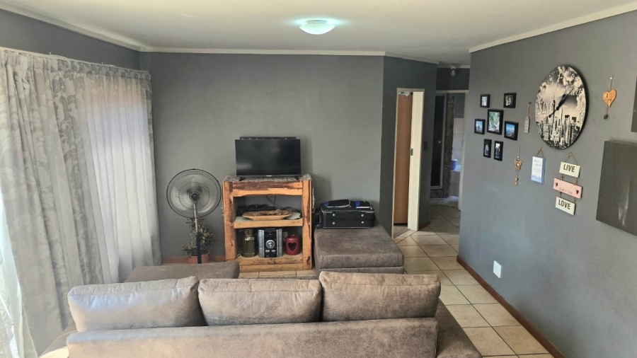 2 Bedroom Property for Sale in The Reeds Gauteng
