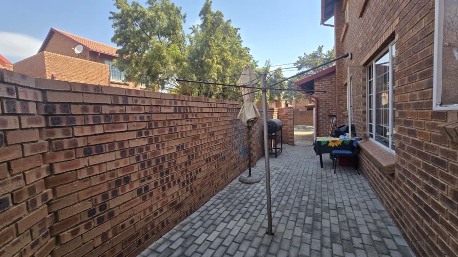 2 Bedroom Property for Sale in The Reeds Gauteng