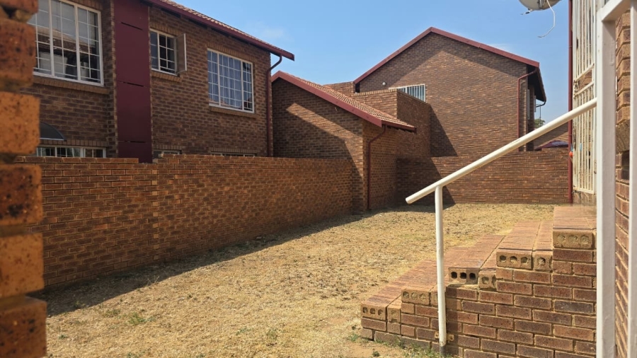 2 Bedroom Property for Sale in The Reeds Gauteng