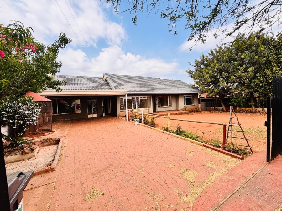4 Bedroom Property for Sale in Dan Pienaarville Gauteng