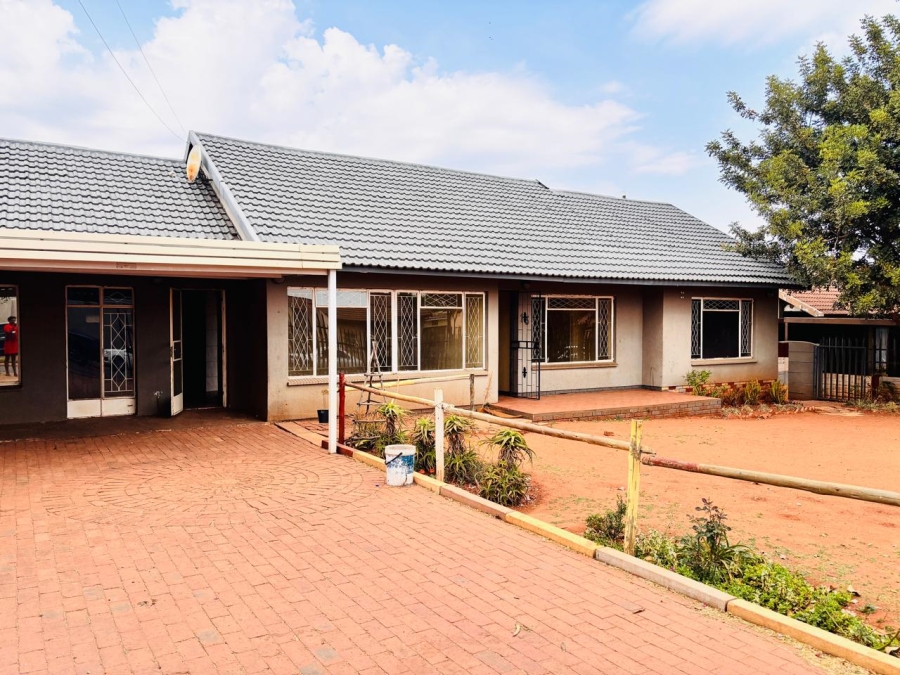 4 Bedroom Property for Sale in Dan Pienaarville Gauteng