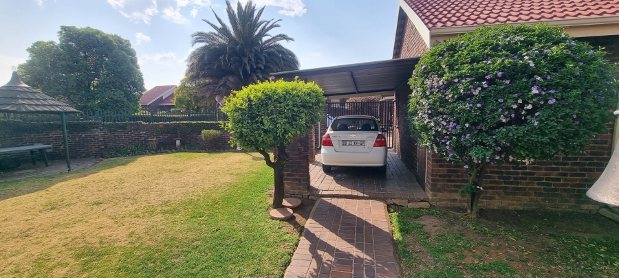 2 Bedroom Property for Sale in Sunward Park Gauteng
