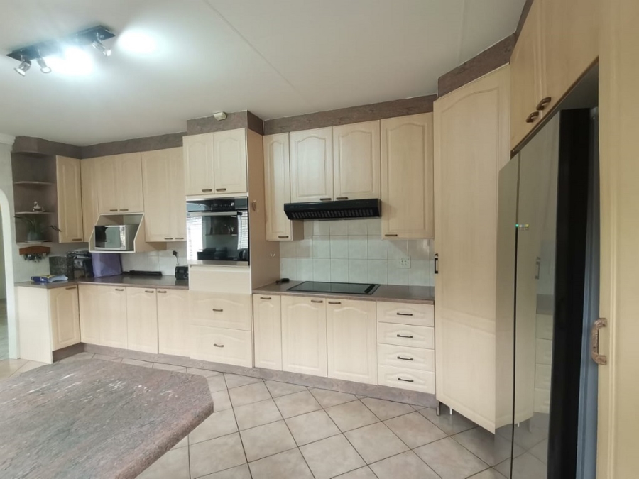 4 Bedroom Property for Sale in Brackenhurst Gauteng