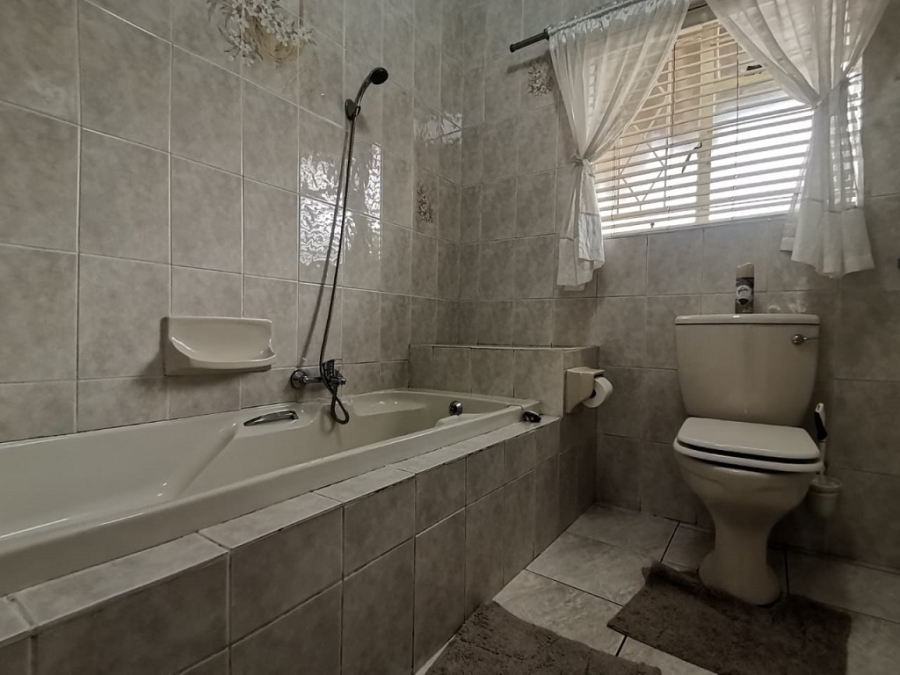 4 Bedroom Property for Sale in Brackenhurst Gauteng