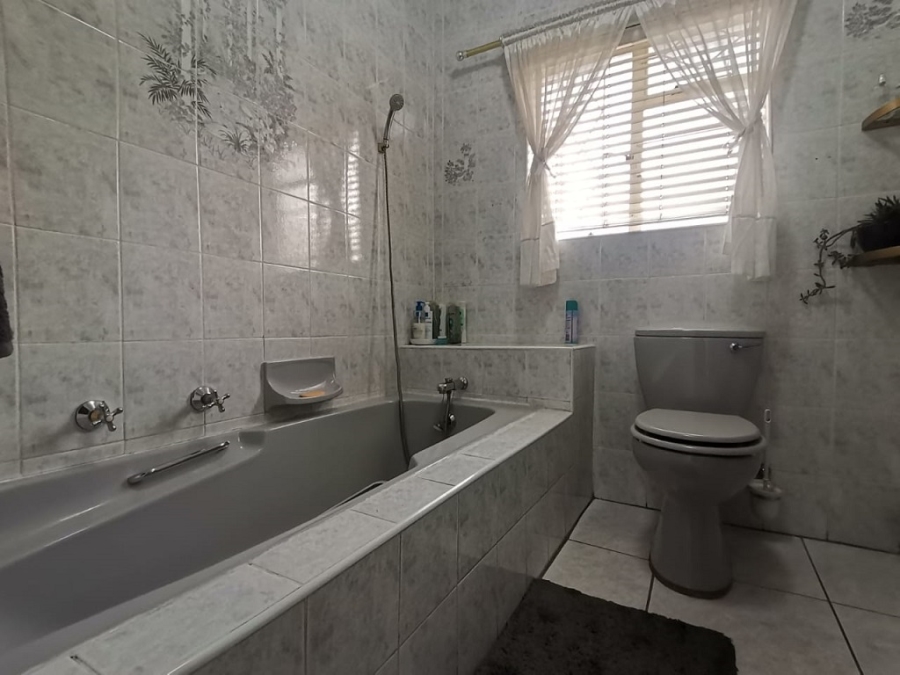 4 Bedroom Property for Sale in Brackenhurst Gauteng