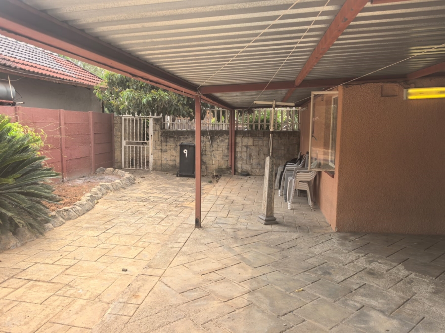 4 Bedroom Property for Sale in Witpoortjie Gauteng