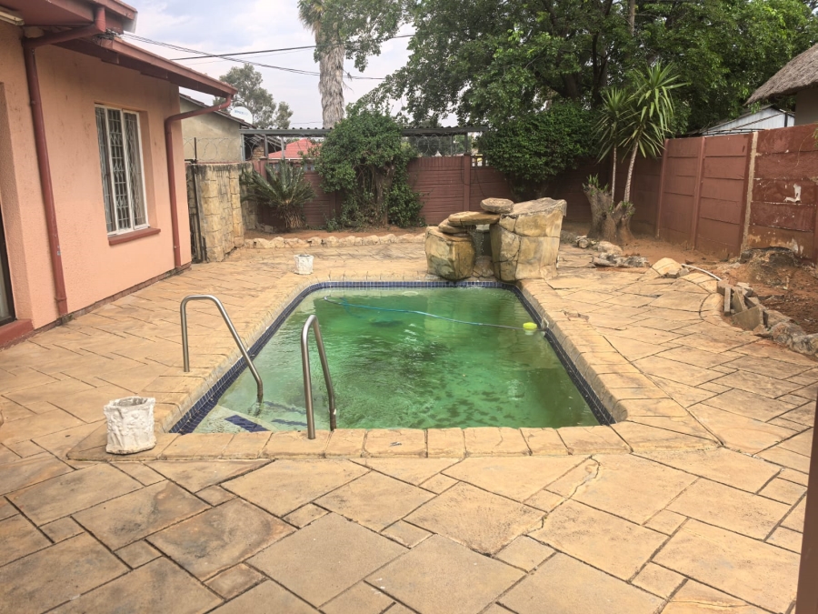 4 Bedroom Property for Sale in Witpoortjie Gauteng