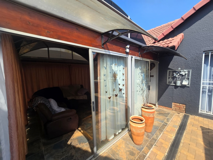 3 Bedroom Property for Sale in Brackendowns Gauteng