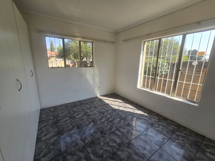 3 Bedroom Property for Sale in Brackendowns Gauteng