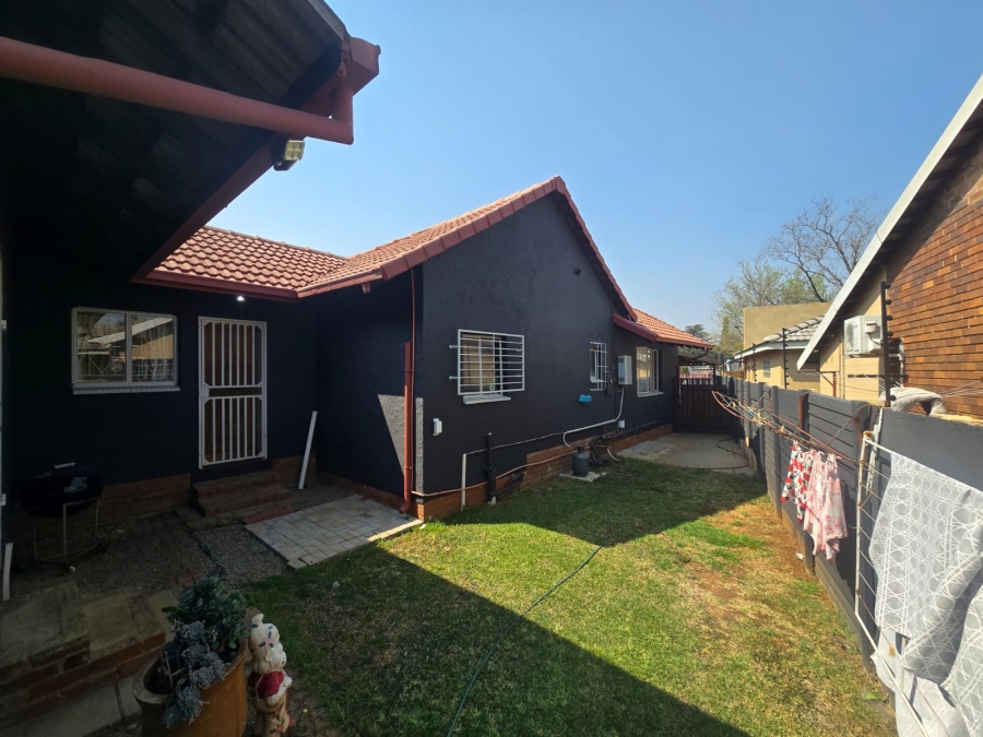 3 Bedroom Property for Sale in Brackendowns Gauteng