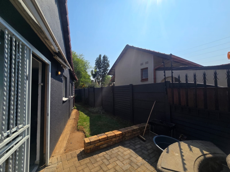 3 Bedroom Property for Sale in Brackendowns Gauteng