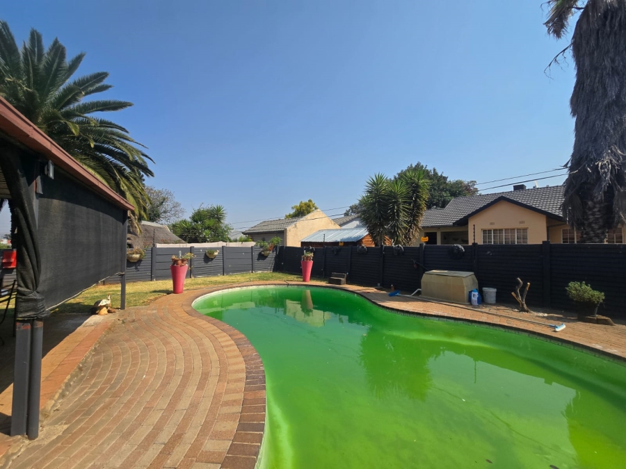 3 Bedroom Property for Sale in Brackendowns Gauteng