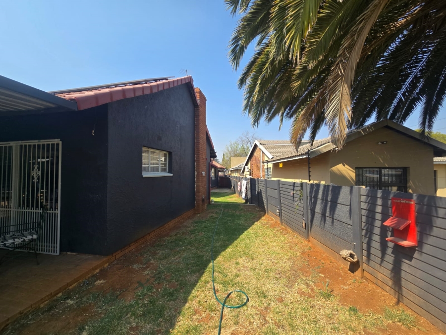 3 Bedroom Property for Sale in Brackendowns Gauteng