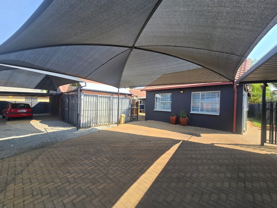 3 Bedroom Property for Sale in Brackendowns Gauteng
