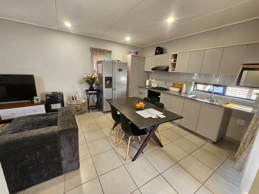 3 Bedroom Property for Sale in Albertsdal Gauteng
