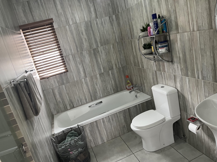 2 Bedroom Property for Sale in Simmerfield Gauteng