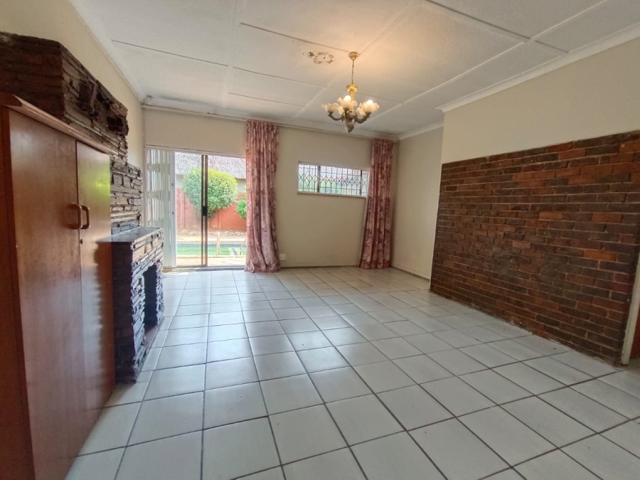 4 Bedroom Property for Sale in Witpoortjie Gauteng