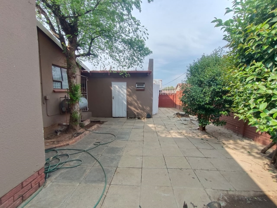 4 Bedroom Property for Sale in Witpoortjie Gauteng