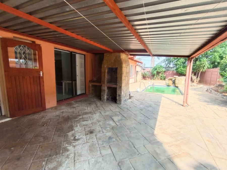 4 Bedroom Property for Sale in Witpoortjie Gauteng