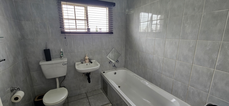 2 Bedroom Property for Sale in Meyersdal Gauteng