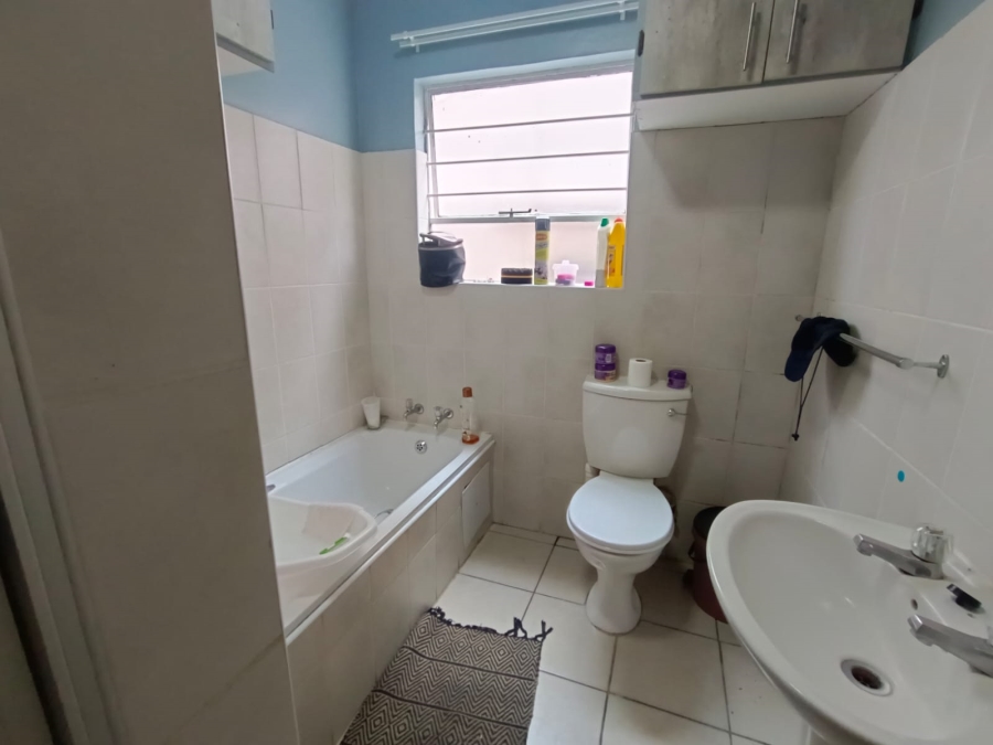 2 Bedroom Property for Sale in Roodekrans Gauteng