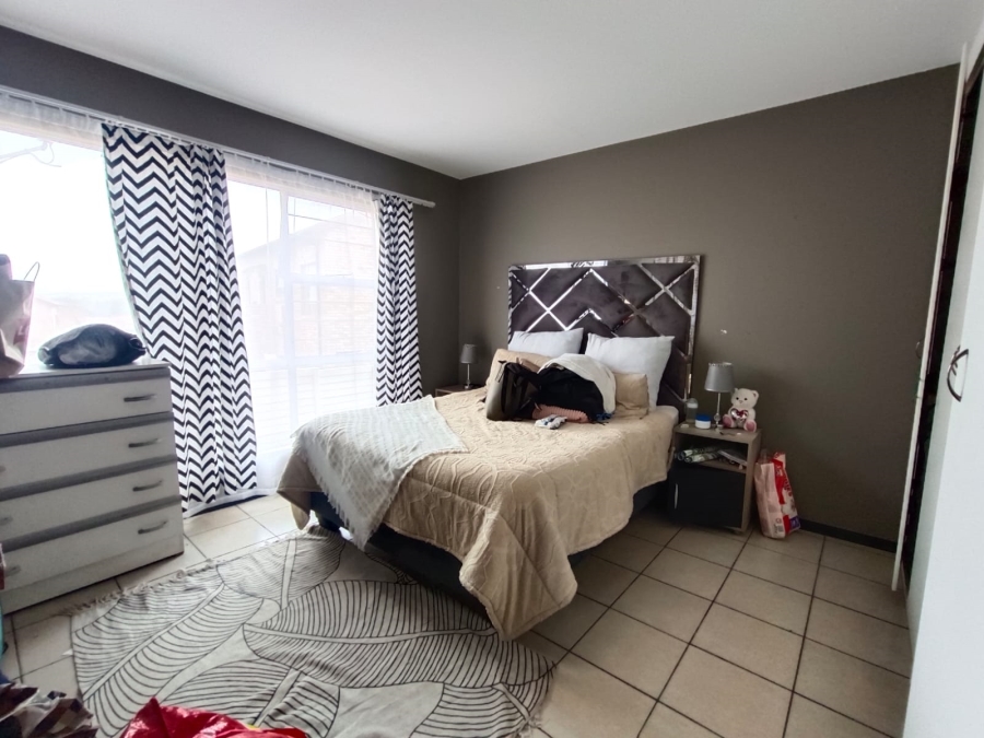 2 Bedroom Property for Sale in Roodekrans Gauteng
